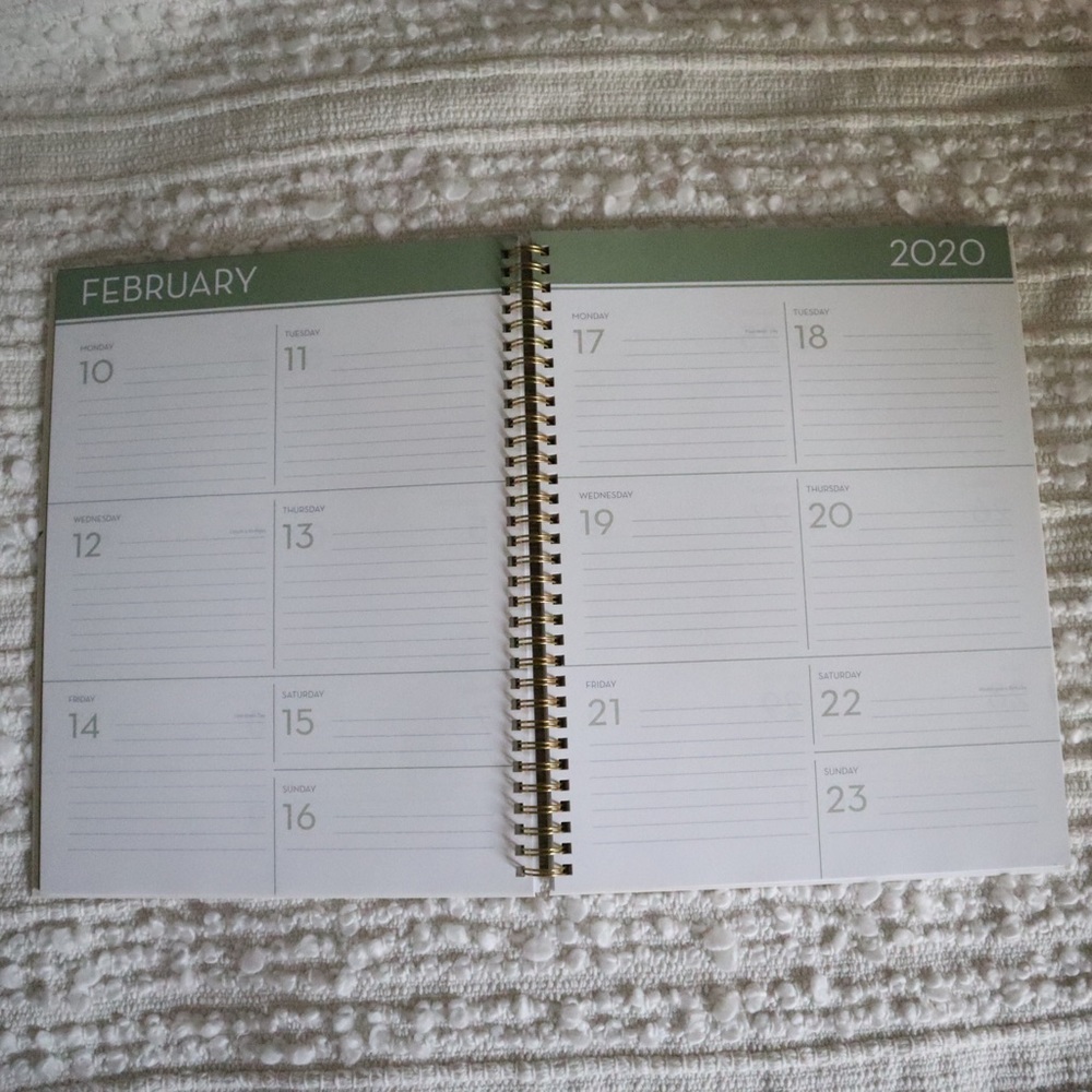 🦋 3 for $30 🦋 Bold blossoms planner 2020 - Picture 6 of 8